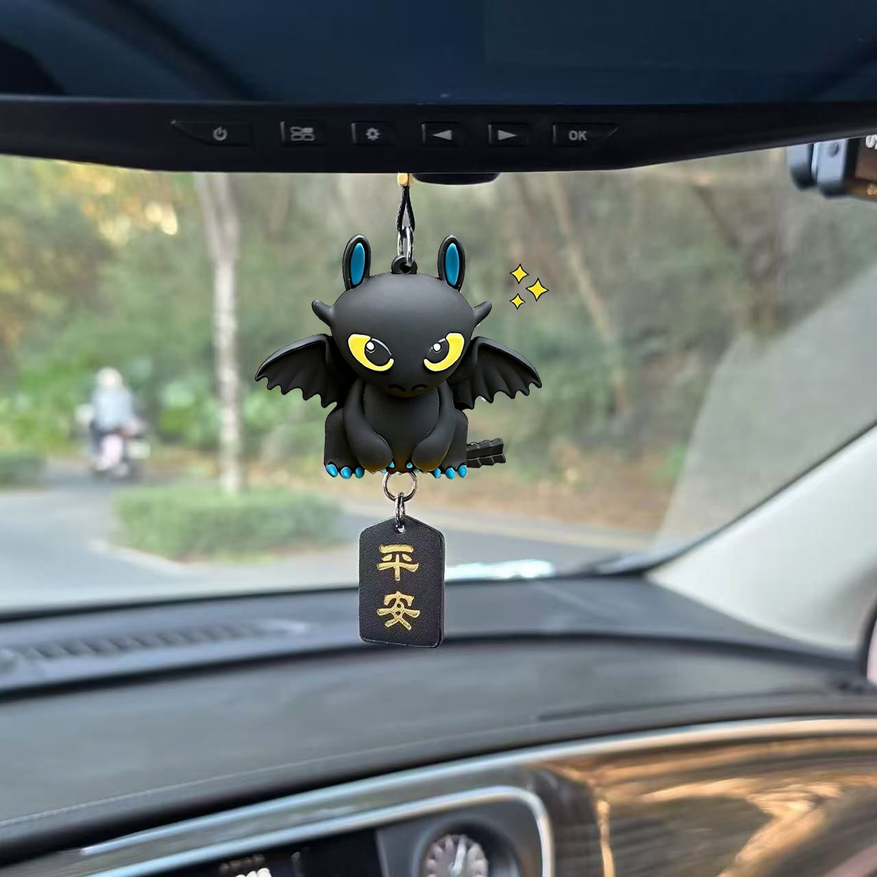 Car Accessories Dashboard - Dişsiz araba süsü, sevimli çizgi film